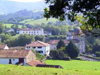 Le Chateau et l' Eglise d' Espelette